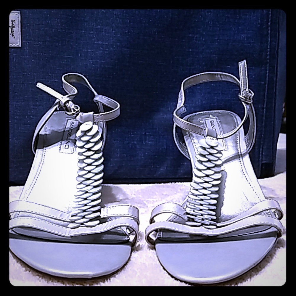 Bandolino heels with shell accents